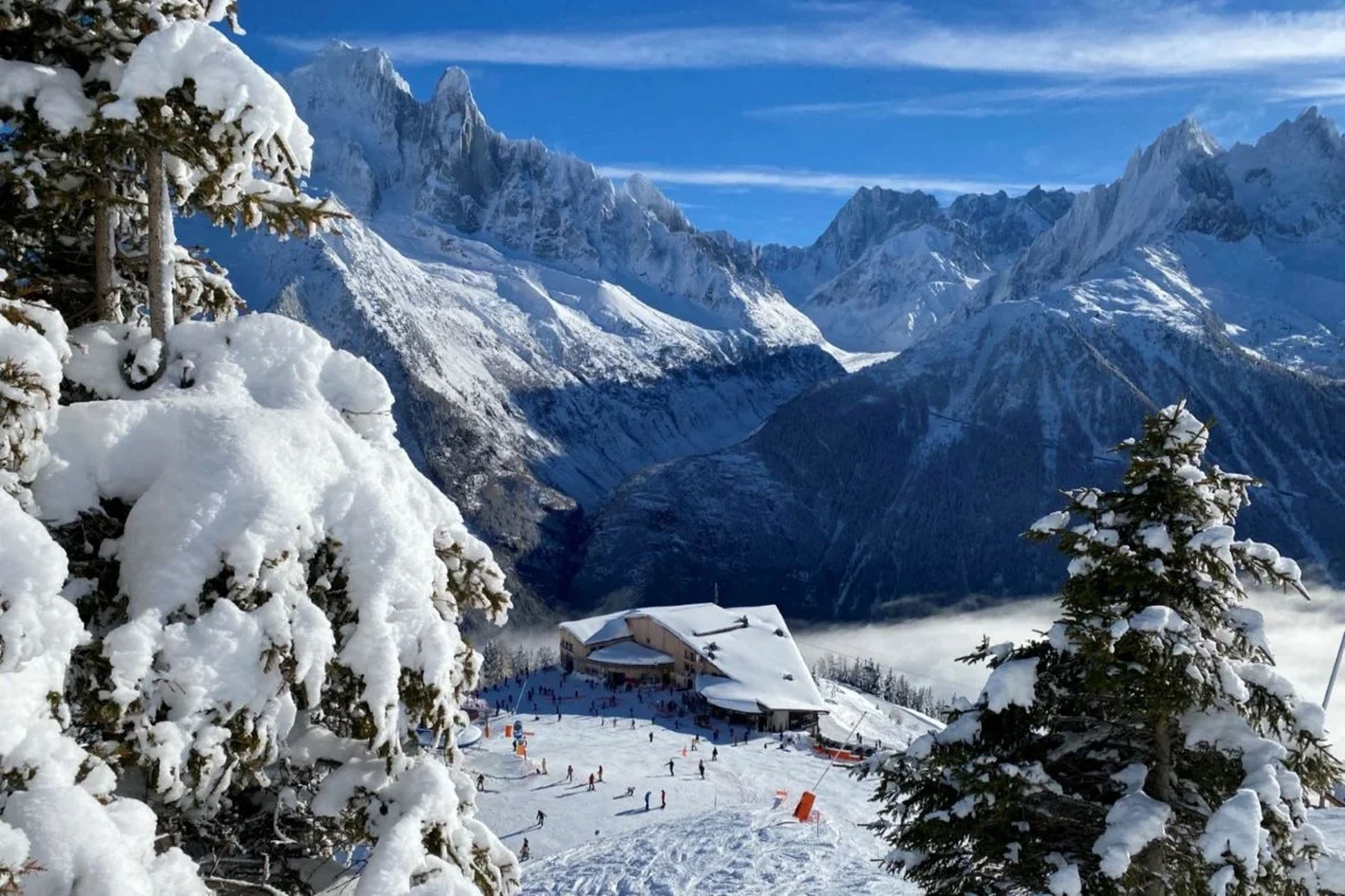 杏彩娱乐推荐霞慕尼勃朗峰滑雪场景